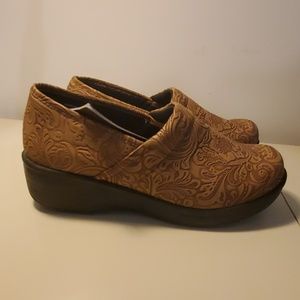 SafeTStep no slip womens size 9